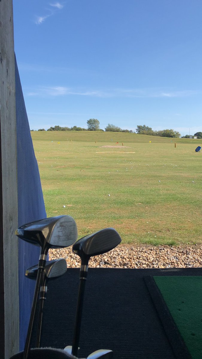 reevesy24's tweet photo. Enjoying my week off with a little bit of driving range β³οΈππΌββοΈ #weekoff #manstongolf #toptracer https://t.co/AbjEJDvTO3