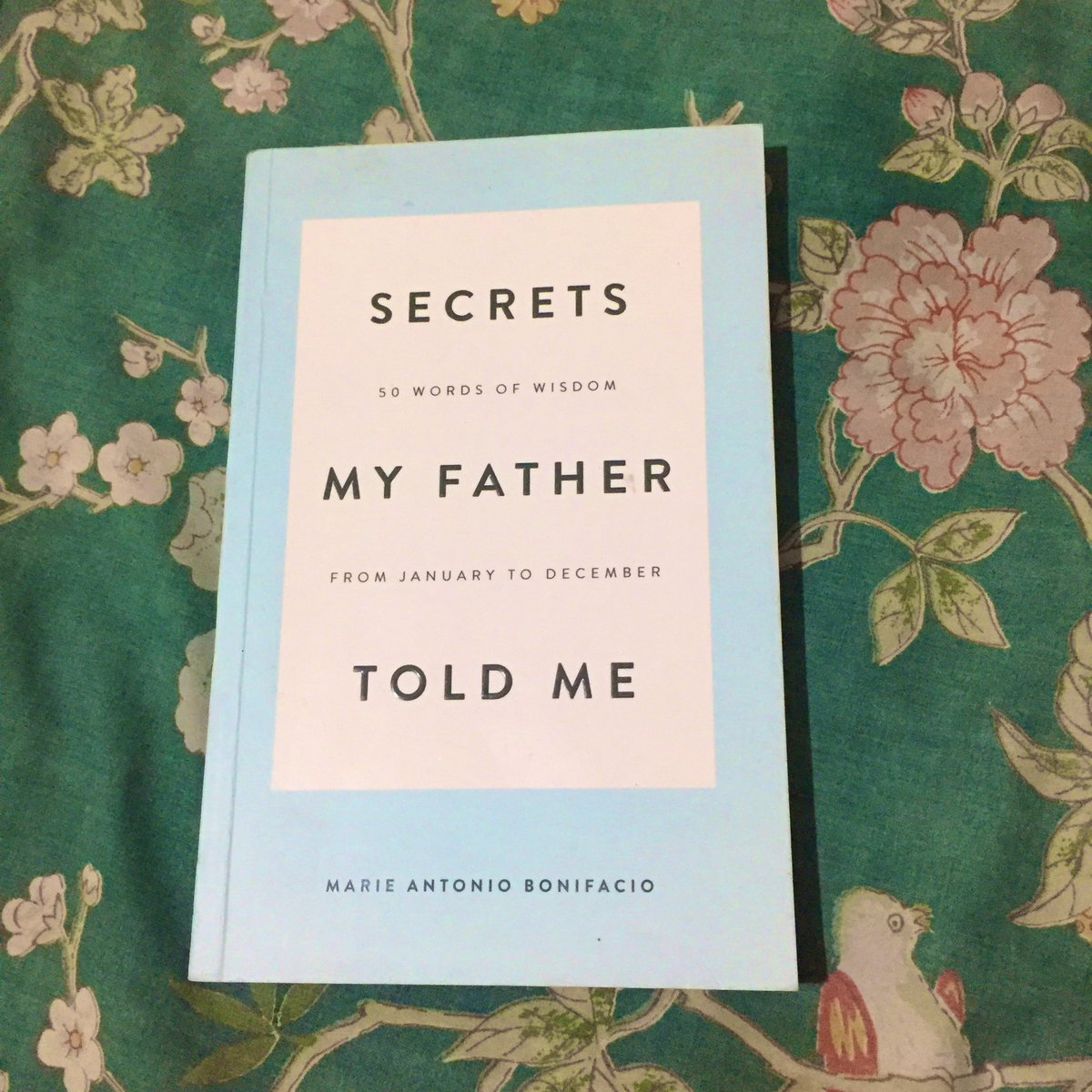 audreynalinrush's tweet photo. #ReadMoreLiveMore Day 14
Book written by a local author
I really appreciate this devo by Ms. Marie Bonifacio. There’s nothing better than hearing from the Lord himself. 💛
#OMFLitMIBF2019
@omflit https://t.co/l6fV66rcgN
