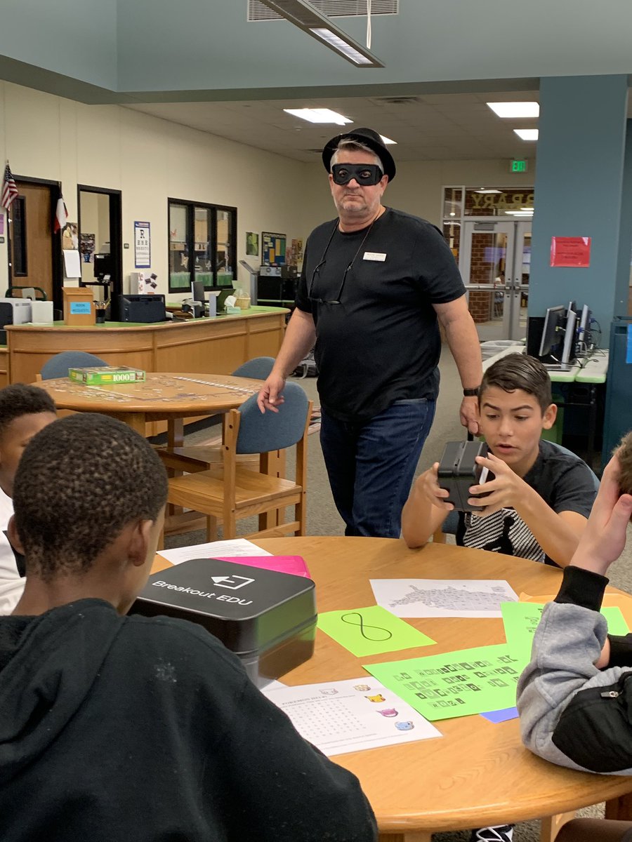 TSMLibrary's tweet photo. 8th grade ELA students are playing detective in the Library this morning! https://t.co/5H0KNs59Qv