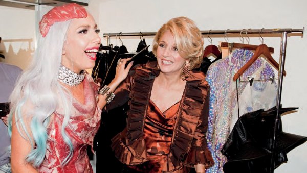 RDTLadyGaga's tweet photo. Happy Birthday @momgerm!
Congratulations on your 65 years!

Obrigado por trazer ao mundo alguém tão especial, que só faz e ensina o bem ao próximo. Aquela que salvou e ainda salva muitas vidas com sua música e seu sorriso ❤️ https://t.co/11UN2vdwQa