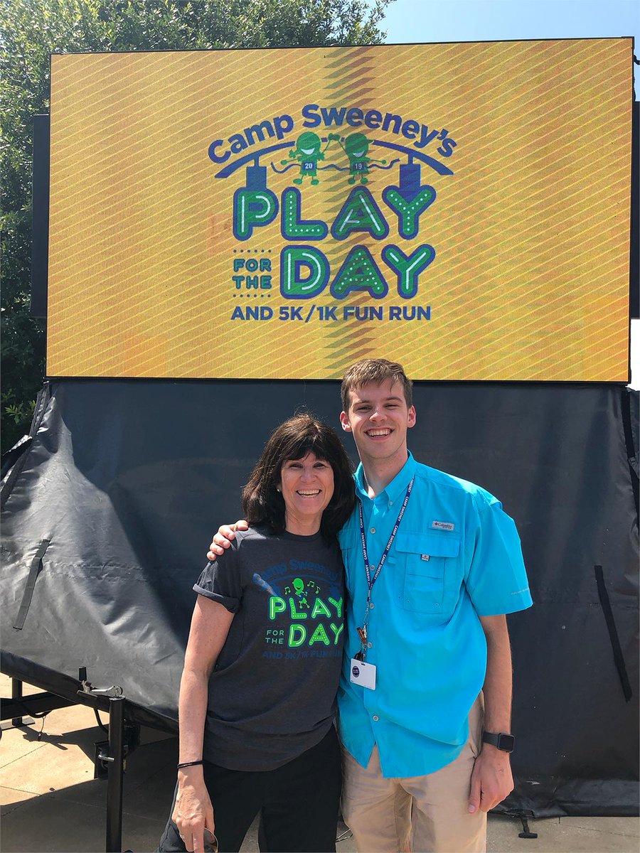 QuinnThomasPR's tweet photo. If there's one thing QTers enjoy the most about #summer it's getting to spend time with family. Weddings, wineries, and walks were some of the top #QTSummerFun activities! #CreswellOR @SofHCellars @CampSweeney https://t.co/vPjtFBXGp8