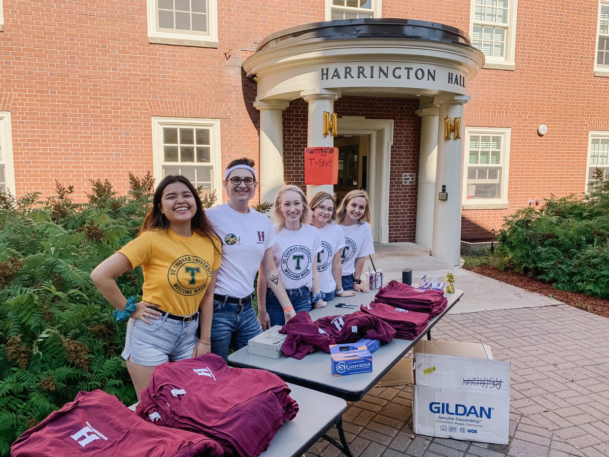 StThomasU's tweet photo. Our Welcome Teams are ready for you, STUdents! ๐๐ @STUwelcomeweek @STU_SU #STUWelcomeWeek https://t.co/fOFLYNlXgi