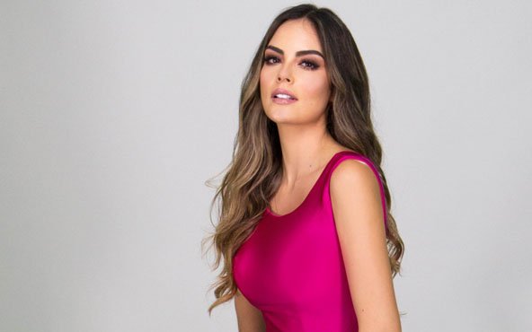 #FOTONUEVA Benito Santos se remite a sus raíces y se complace en anunciar a la Miss Universo 2010, <a href="/ximenaNR/">Ximena Navarrete</a>, como la Mujer Benito Santos de Agosto.