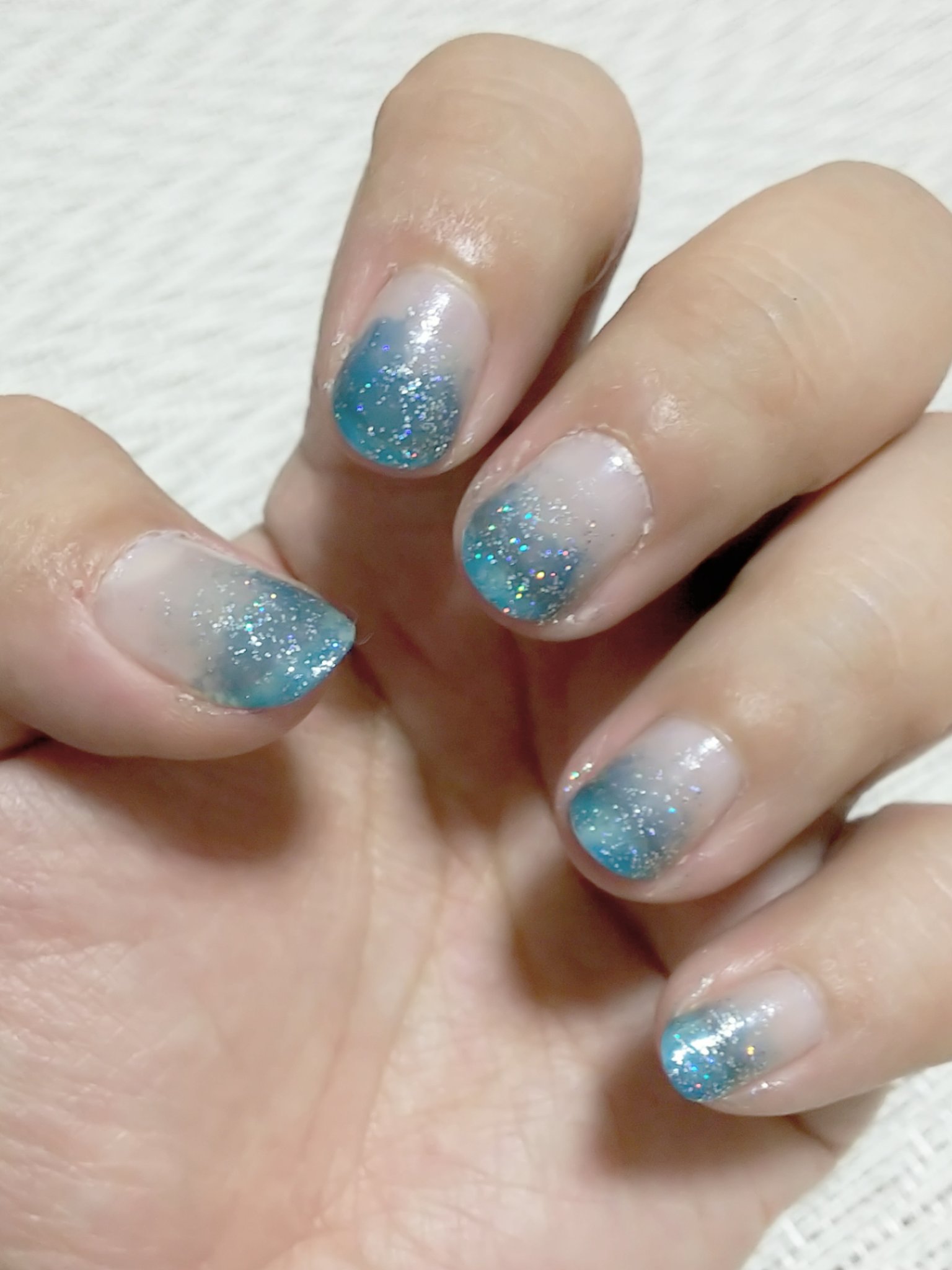 𝑀𝐴𝑅𝐼𝑁 ちょっと人差し指失敗したけど 全体的にあまり綺麗じゃないけど 今更涼しげに 今度は横に グラデーションやりたい マニキュア セルフネイル Paネイル グラデーションネイル シロップネイル 127 T Co Vymtoyt4ft