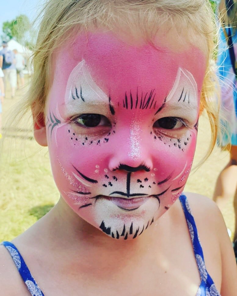 POP TART BOUTIQUE (@wearepoptarts) on Twitter photo Thanks the <a href="/thebigfeastival/">Big Feastival</a> for having our #fridavanexperience at your festival we had so much fun braiding and glittering all your lovely visitors!! And thanks to our top tarts we couldn’t do it without you - @poptartboutique #poptartboutique #thebigfeastival2019 💄👩🏽🎤 Thanks the <a href="/thebigfeastival/">Big Feastival</a> for having our #fridavanexperience at your festival we had so much fun braiding and glittering all your lovely visitors!! And thanks to our top tarts we couldn’t do it without you - @poptartboutique #poptartboutique #thebigfeastival2019 💄👩🏽🎤