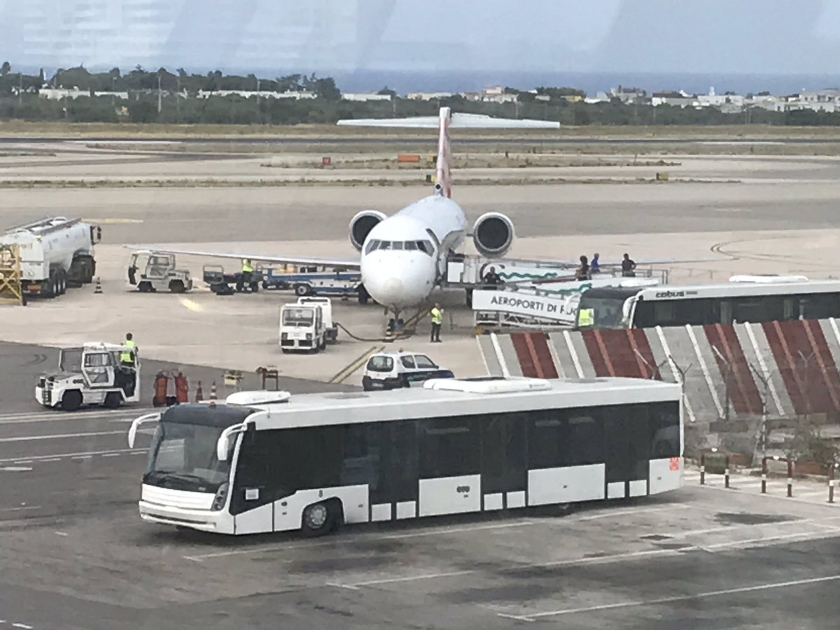 かんむり A319とか717とかがボロボロいるイタリアのバーリ国際空港