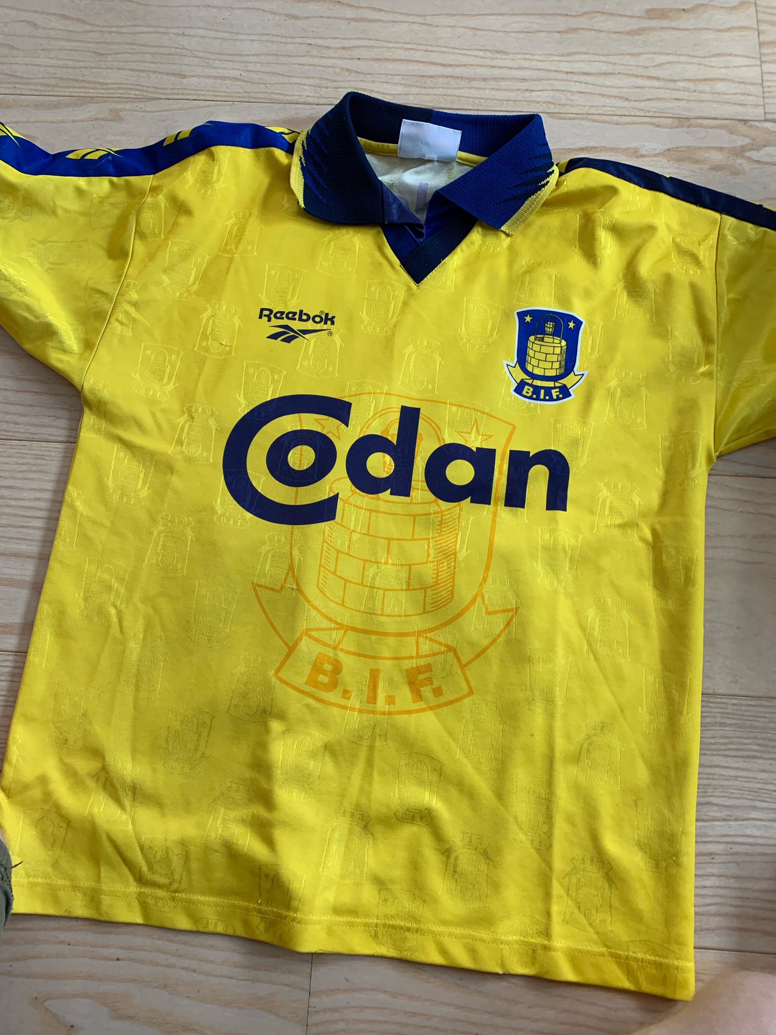 Kasper Pedersbæk X "Fodboldmemorabilier - en tur ned af momory lane, da mine forældre kom ind med Navnet ryggen valgt ud fra at det var mit daværende efternavn. #brøndby