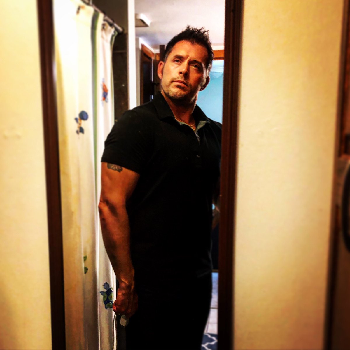 PKTirish's tweet photo. #flashback to just yesterday π€·π»ββοΈ Before work, making sure I could tilt my head π€£π€£ Carry on people, lol.
#fashion #flashbackfriday #friday #thursdaylook #work #preworkselfie #selfie #dressforwork #lookgood #black #blackpolo #expressformen #jeans #shirt https://t.co/6MO9qUQdFb