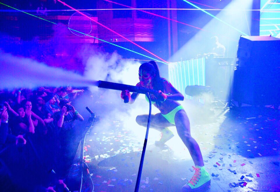 CherylMartinez's tweet photo. To all my party people!! π β¨ Come dance with me this weekend at E-Zoo! πΆ π π§
For table reservations, please book: https://t.co/b0UbWdJSiI
___________
#ezoo #electriczoo #electriczoony #edmsinger #edmvocalist #edm #rave #music
@notorietygroup
@electriczoony https://t.co/ndpQAPHdoC