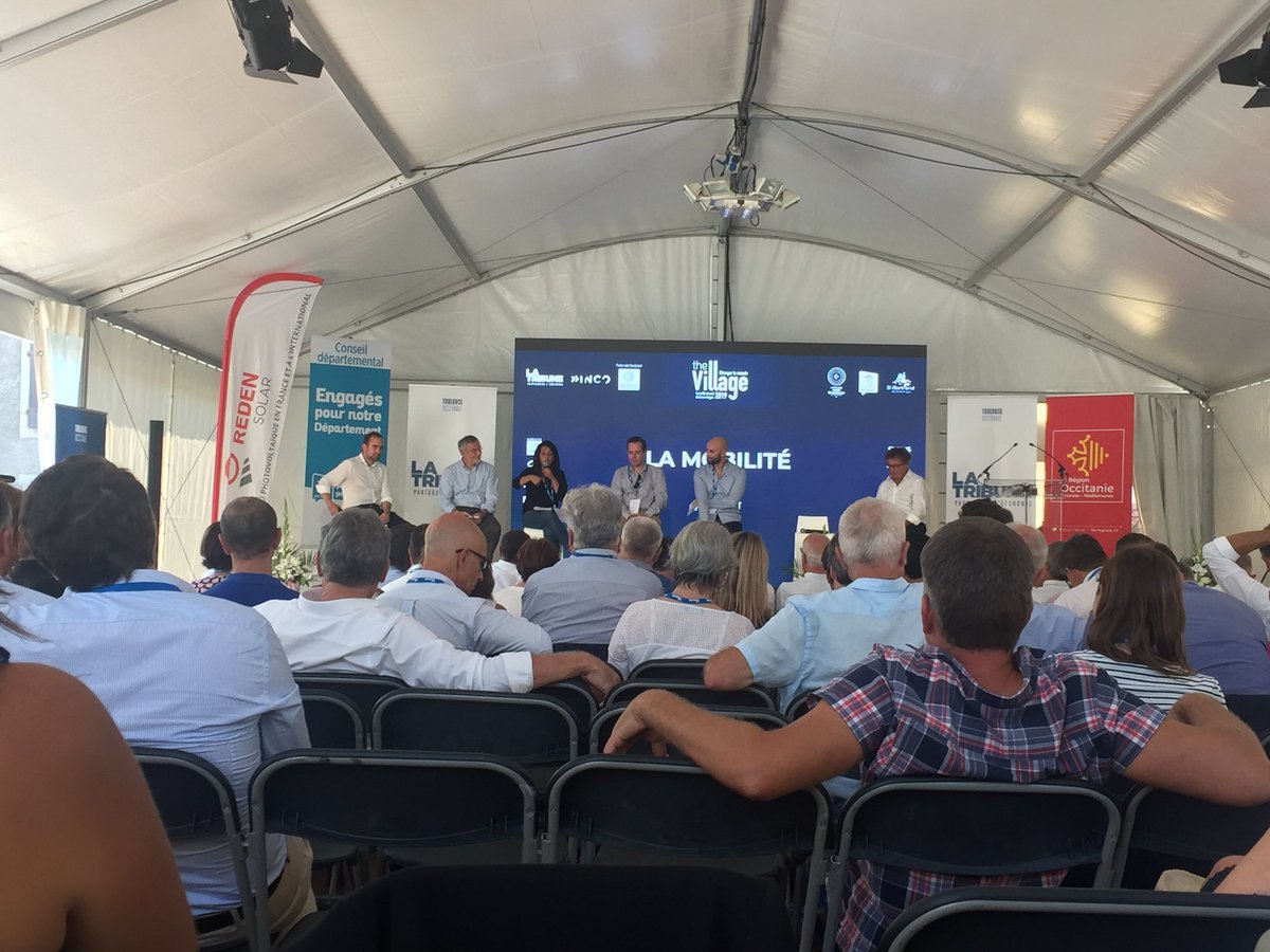 So_Rss's tweet image. Bravo @KarimaDelli (la seule femme du panel Mobilité) à l’excellent évènement #TheVillage de @LaTribune : arrêtons de n’investir dans le ferré que dans le TGV, développons le ferroutage, agissons vraiment. Signé : la seule participante venue de Paris en train...