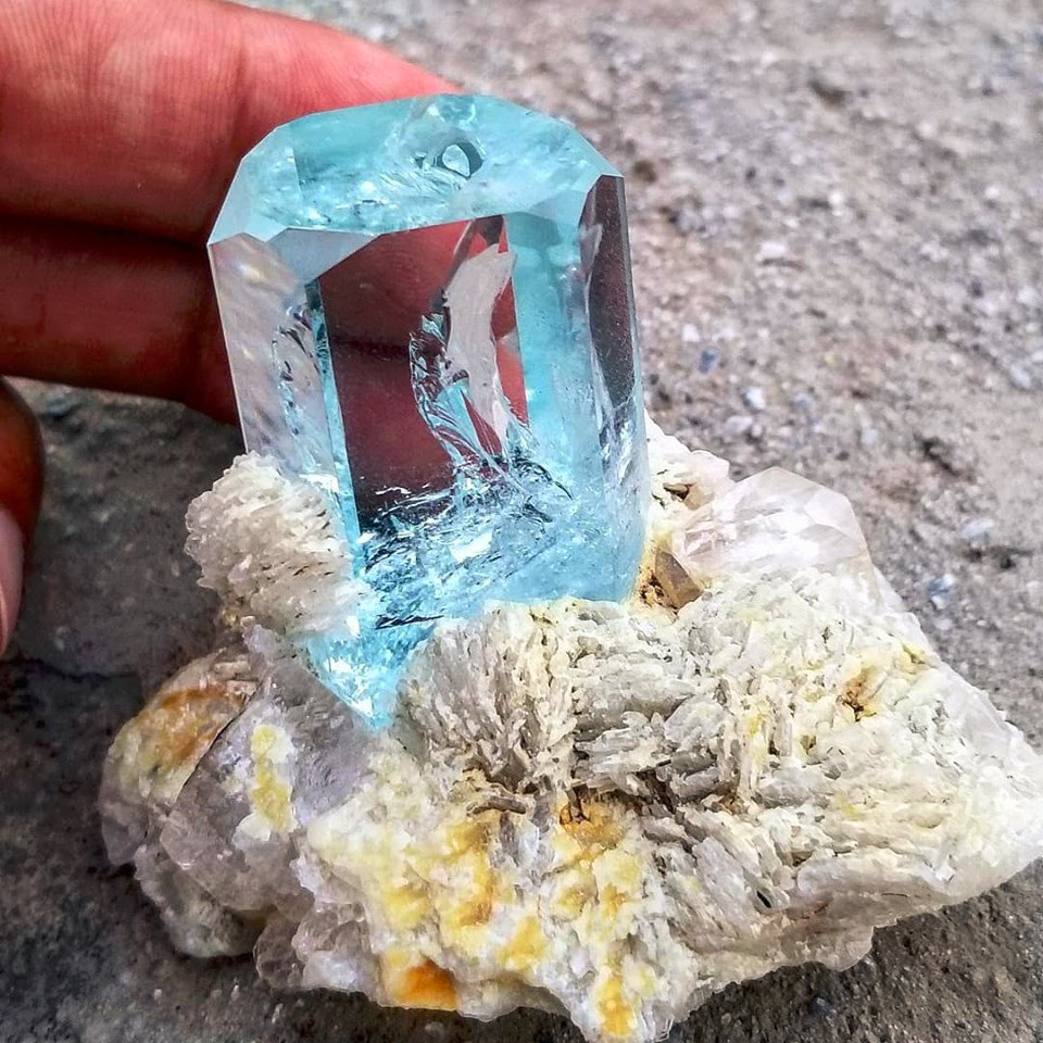 GeologyTime's tweet photo. Gemmy aquamarine perfect hexagonal complex from Shigar valley, Skardu, Pakistan.
Photo: Gandhara Gemstones
#minerals #crystals https://t.co/hLK8nmYjN2