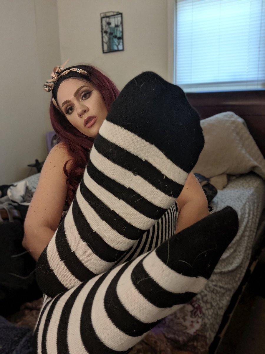 EricaMonarch's tweet photo. Looking for noseys for these toesies. #feet #feetpics #feetworshipping #feetworship #footporn #footfetishnation #footfetish #cutefeet #footjob #footgoddess #findom #findommisstress #paypig https://t.co/B2ktxTr7Rw
