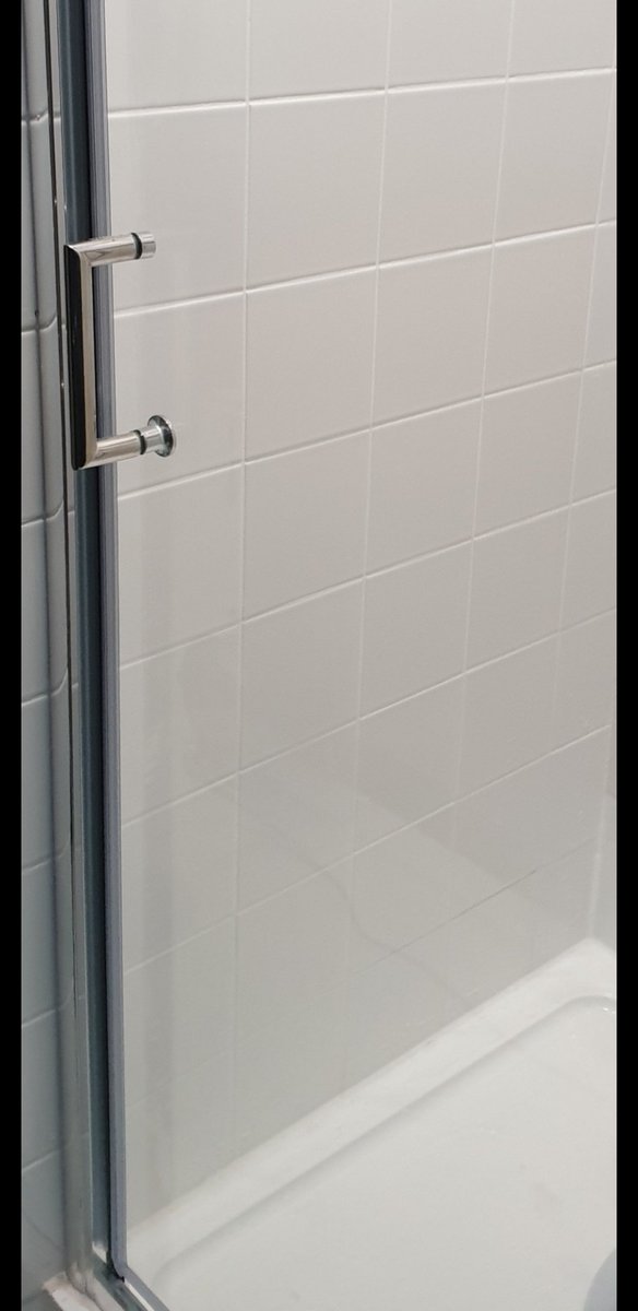 PlumbingBES's tweet photo. Wanted to stick with the same tiles but all new boards, base, tiles, tray and screen. No leaks and certainly looking much better! https://t.co/l3QnYgmhlB