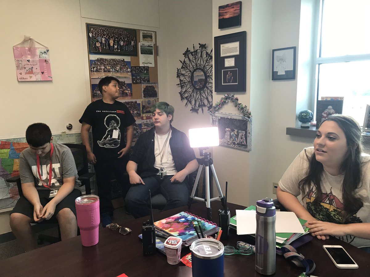 212lisaann's tweet photo. Studio C getting ready for FB live! That’s how we roll! #studiocproductions @Chapa_Cougars @ChapaYBook @chapadance @DindermanArts @jggomezsr @MsMirandaCMS @jrayvela40 @HenkeA22 https://t.co/2mVLXIPWvS