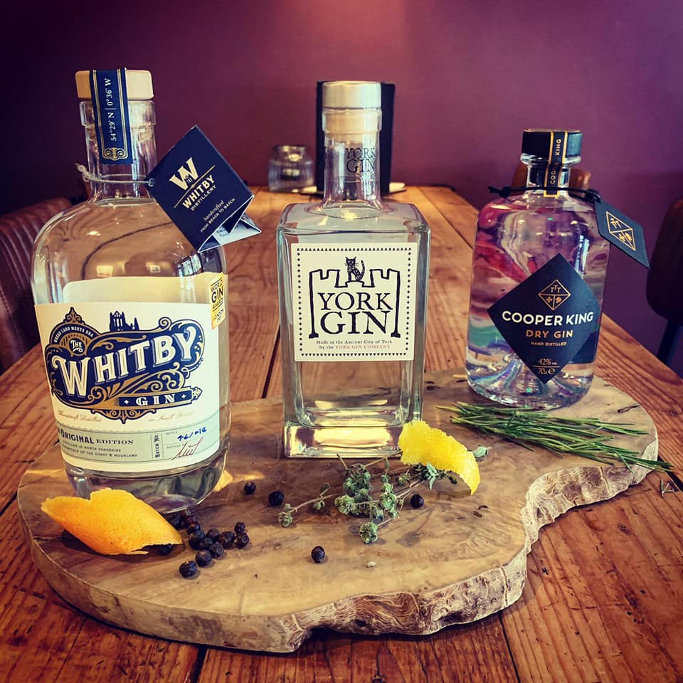 PairingsWineBar's tweet photo. Introducing our Yorkshire Gin Flight
🍸@GinWhitby
🍸@yorkgin
🍸@CKdistillery
#York #Yorkshire #NorthYorkshire #Gin #GinFlight #YorkshireGinFlight #WineBar #OnlyInYork #VisitYork #GinAndTonic #MadeInYorkshire #WeLoveGin #GinLove #GinLover #GinLovers #WineBars #GinOClock https://t.co/yPEolBVVAS