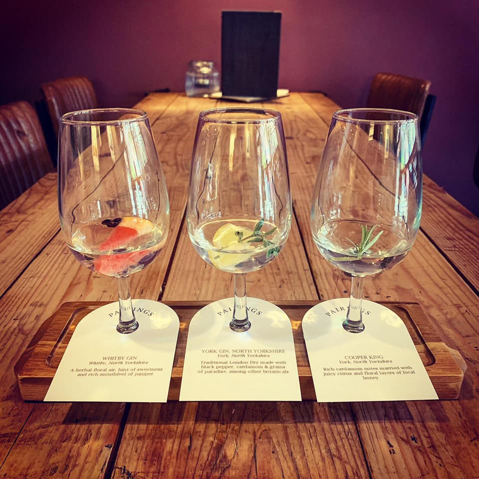 PairingsWineBar's tweet photo. Introducing our Yorkshire Gin Flight
🍸@GinWhitby
🍸@yorkgin
🍸@CKdistillery
#York #Yorkshire #NorthYorkshire #Gin #GinFlight #YorkshireGinFlight #WineBar #OnlyInYork #VisitYork #GinAndTonic #MadeInYorkshire #WeLoveGin #GinLove #GinLover #GinLovers #WineBars #GinOClock https://t.co/yPEolBVVAS