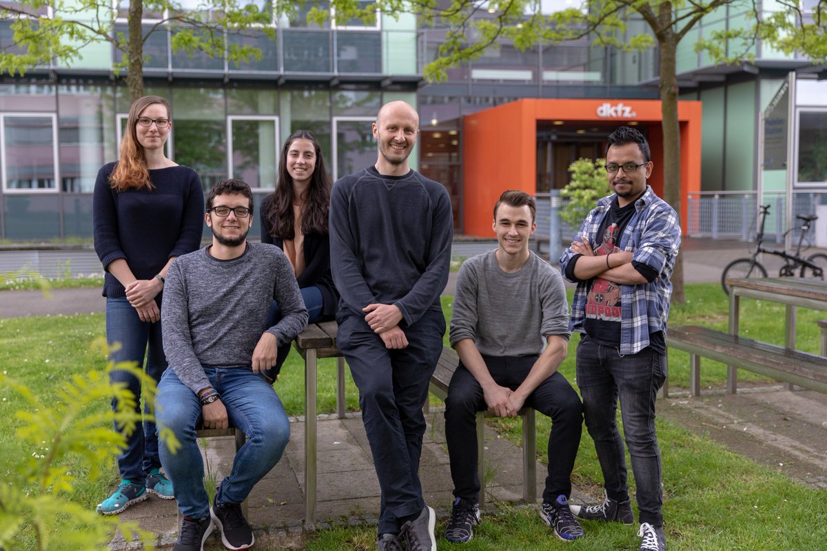 CatPechincha's tweet photo. The amazing #PalmLab photography day @DKFZ 😊✌️ https://t.co/yhoHD4o9JQ