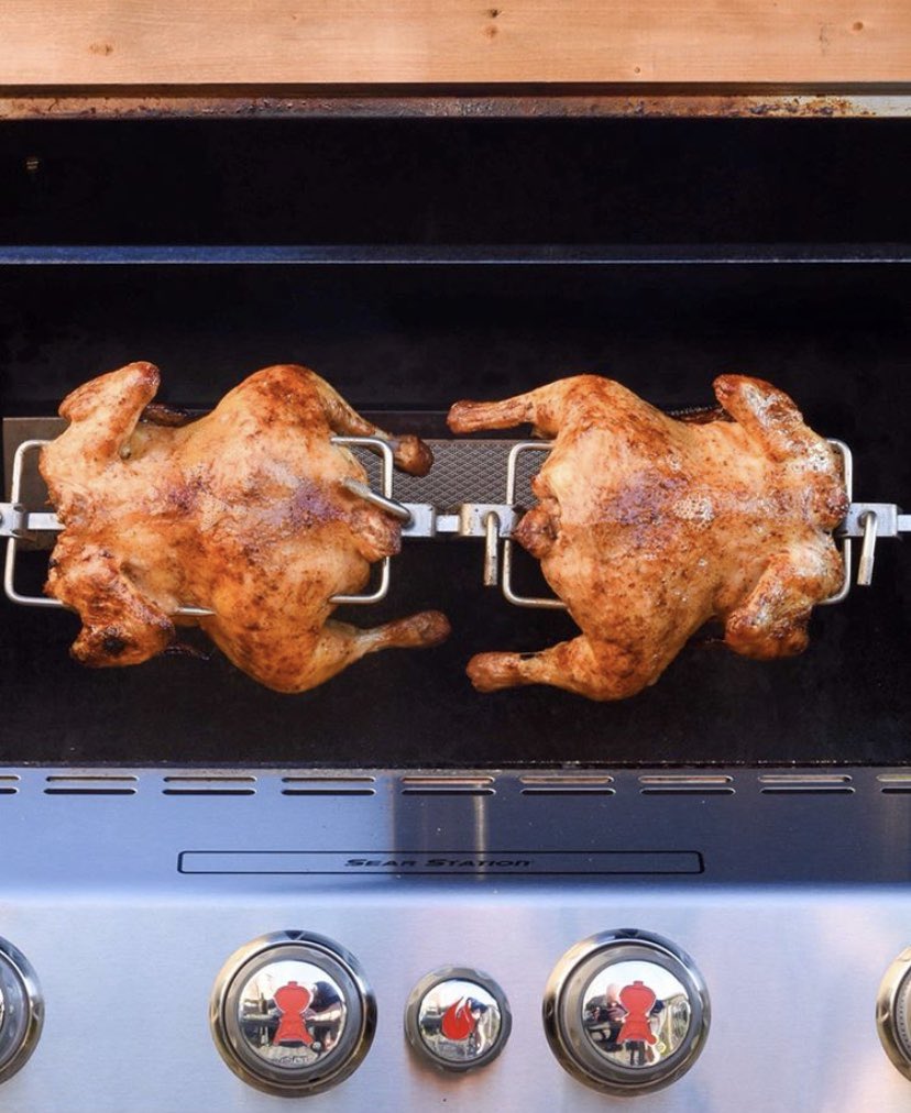 Zimmysnook's tweet photo. As a proud #WeberPartner I love the versatility that the fold down rotisserie on my Summit grill provides! 🔥
What will you be grilling this final long weekend of the summer of 19? Cheers friends!🍻🥂 https://t.co/VLQ49GwZJC