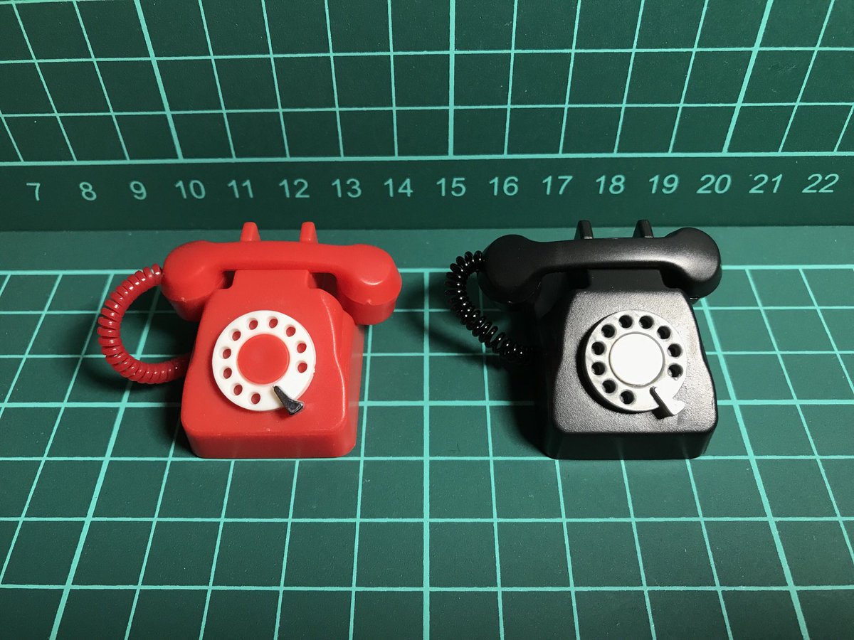 アボカド お次はこれ クラシック電話マスコット2 うん いいじゃない 欲しかった黒電話を2回目でget٩ W و 受話器は外れるしコードも伸びます ダイヤルは回るし 回すと元の場所まで戻ります 大正モデルも1つ欲しかったかも ガチャポン アボカド お次はこれ クラシック電話マスコット2 うん いいじゃない 欲しかった黒電話を2回目でget٩ W و 受話器は外れるしコードも伸びます ダイヤルは回るし 回すと元の場所まで戻ります 大正モデルも1つ欲しかったかも ガチャポン