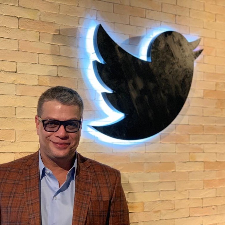 FabioAssuncao's tweet photo. Nova rede social, novo corte de cabelo. Oi, pessoal! https://t.co/Ng15uElOJk
