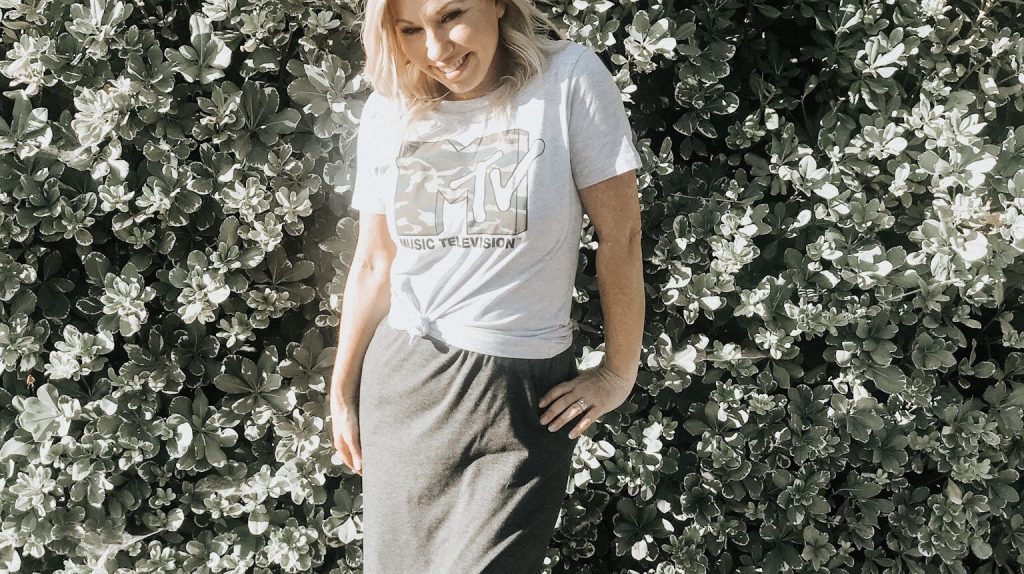 One Maxi Dress Five Ways simply-sisters.blog/2019/08/30/one…