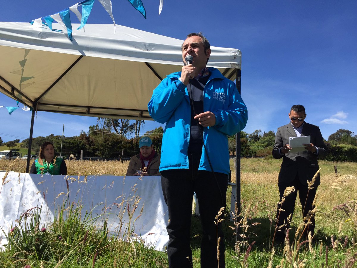 SSchapinero's tweet photo. 🗣 “Estamos aquí para escuchar sus necesidades e inquietudes, buscando así solucionarlas entre todos” Fabián Belnavis, subdirector Local de Chapinero. https://t.co/KhImJkucPC