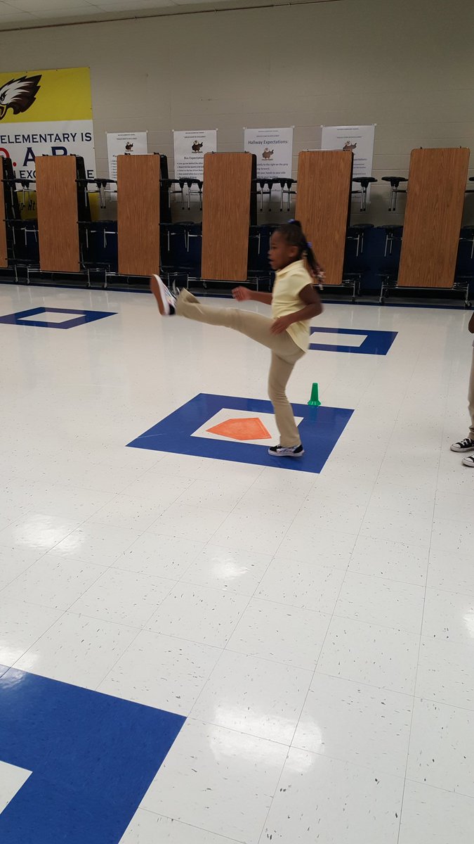 AnthonyLeeGoods's tweet photo. #WatsonWorkingasOne @WatsonLRSD Kindergarten can "Kick It" too!  "Back to School Kickball Kickoff!  "Modified Madness!" https://t.co/risYYZPhTo