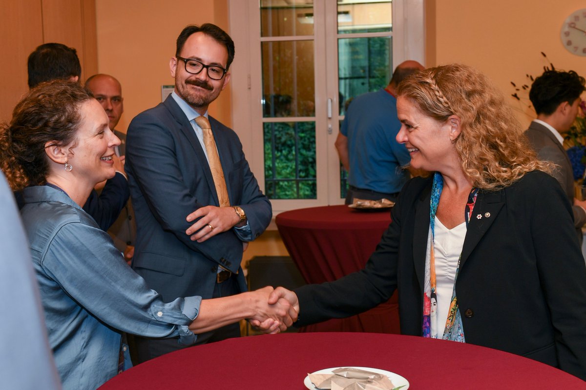 Governor General of Canada (@ggcanada) on Twitter photo Le personnel dΓ©vouΓ© de l'Ambassade du Canada Γ La Haye reprΓ©sente bien le Canada. Sans votre expertise, cette visite ne serait pas possible. <a href="/AmbCanNL/">Canada aux Pays-Bas</a> π¨π¦π³π±
#GGInternational Le personnel dΓ©vouΓ© de l'Ambassade du Canada Γ La Haye reprΓ©sente bien le Canada. Sans votre expertise, cette visite ne serait pas possible. <a href="/AmbCanNL/">Canada aux Pays-Bas</a> π¨π¦π³π±
#GGInternational