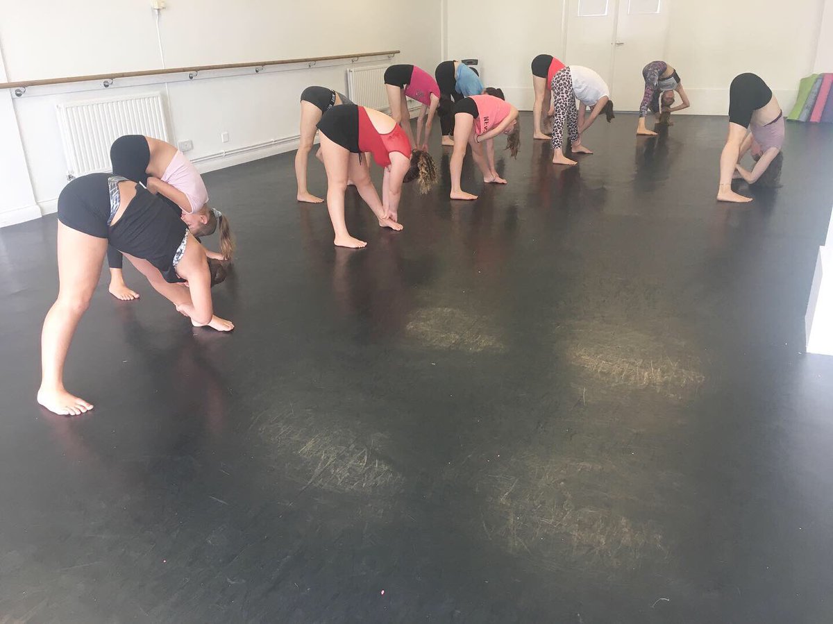 DanceSacademy's tweet photo. Our final fab #Friday of summer! Massive thanks again @tiaworboys for coming in to work with the girls! Bring on the return of classes next weekend! 🧡
#dancestepsacademy #dancestudio #billericay #essex #taketherightstepsintodance #jazztechnique #jazztech #bodyconditioning #dance https://t.co/H1I1ucyjaV