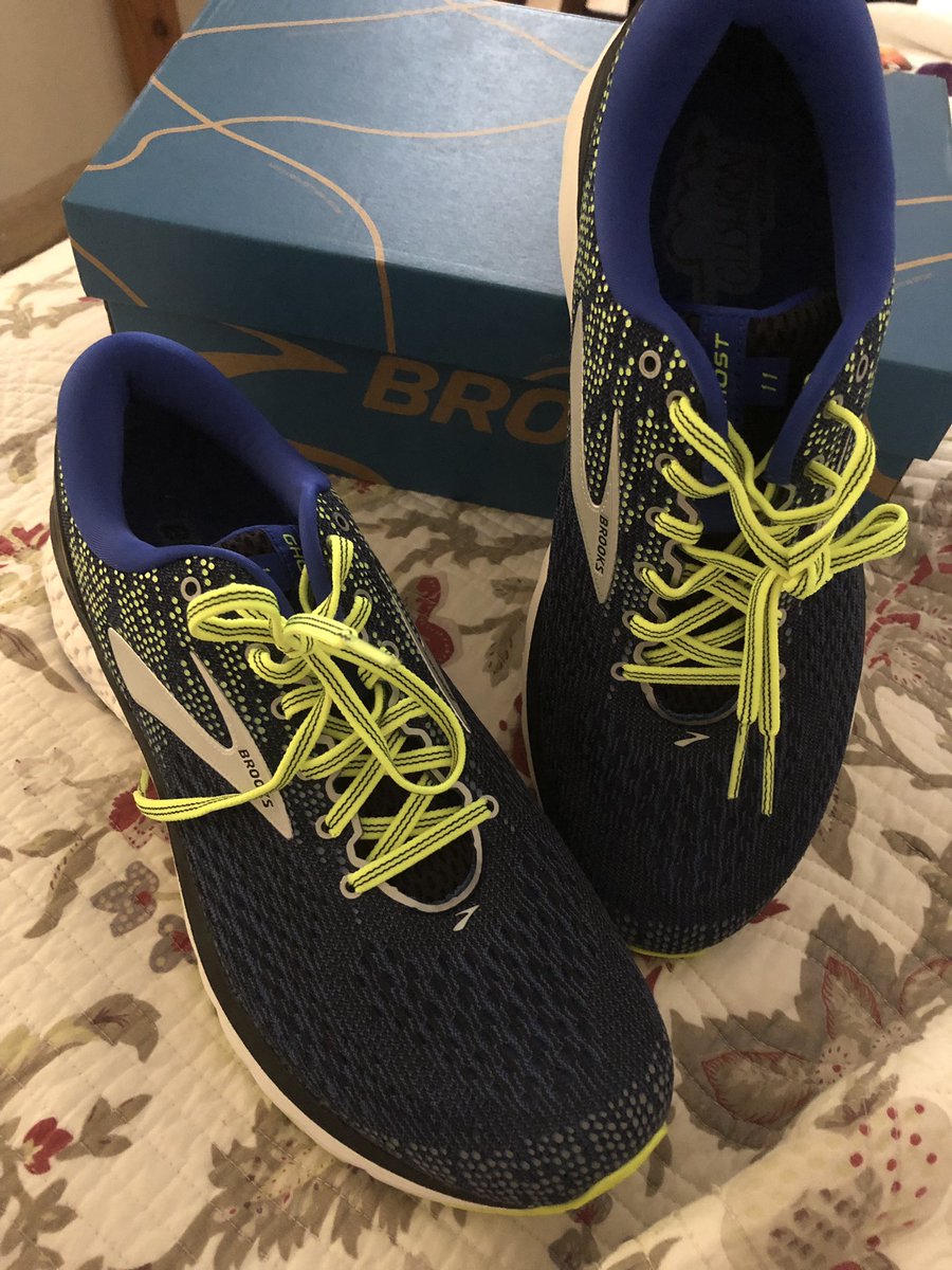 CoachOneTime's tweet photo. Do walking through #Kloppers in Bloemfontein, I find these @brooksrunning #Ghost11 at a stupid knock down sale price. #MineNow #RunHeiferRun https://t.co/Fcpch3v3KA