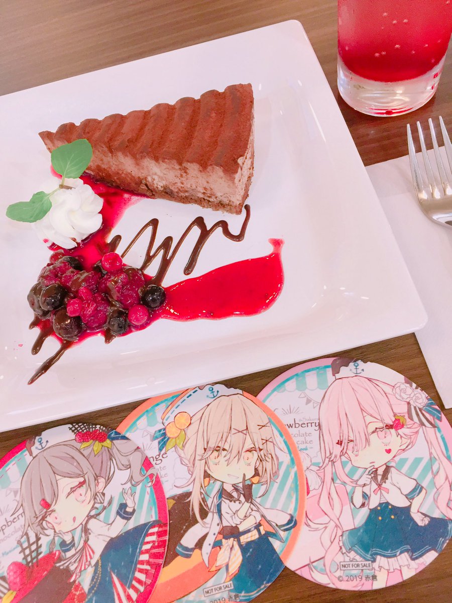 赤倉さん(@akakura1341 )のコラボカフェに行ってきました!
箱推しなのでどれを食べようか直前まで悩んだ末に、ベリーが好きなのでラズベリーチョコケーキで…!
生チョコみたいな濃厚なめらかケーキと赤倉さんの可愛いチョコケーキさんたちに囲まれた幸せ空間でした?
開催おめでとうございます!✨ 