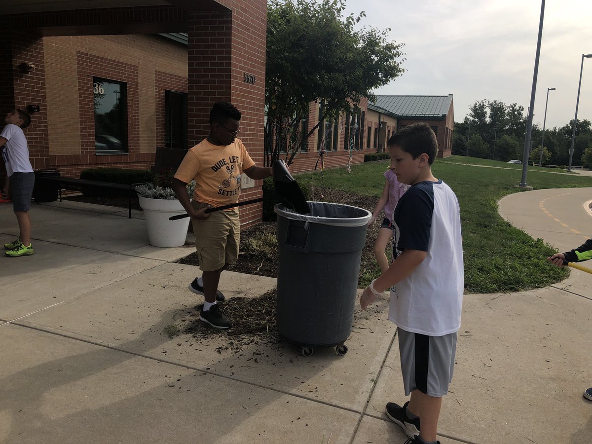 lsmith0917's tweet photo. Seeing our fifth graders @NobleCrossing working together as leaders in acts of service during their activity period is one of the many reasons why we love our school community! #betruetothebestwithinyou https://t.co/vzPc7fAmpc