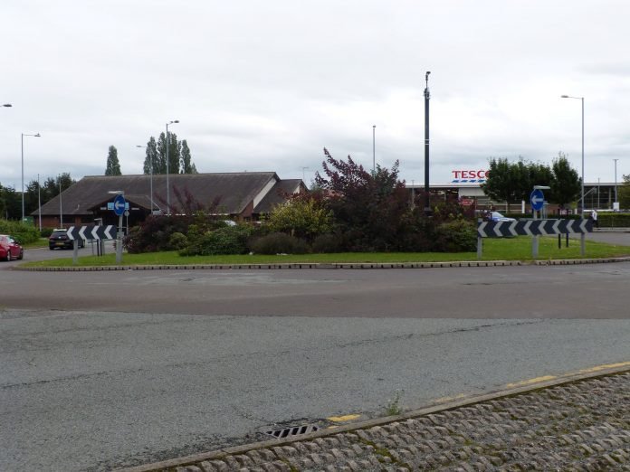 Roundabout to be resurfaced. 👉  socsi.in/5PWw0  👈   <a href="/wrexham/">Wrexham.com</a> #wrexham.