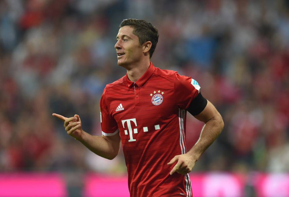 offsidecoid's tweet photo. Lewandowski Teruskan Kontrak Hingga 2023 - https://t.co/VcfGvtm4Iz – Penyerang Bayern Muenchen, Robert Lewandowski menandatangani perpanjangan kontrak selama empat tahun. Sebenarnya kontrak Lewandowski akan berakhir 2021, namun telah diperpanjang hingga 2023.
“Bayern (Munich) ... https://t.co/gy5iyJ2lJt
