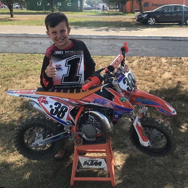 EngineIce's tweet photo. Congratulations Leland
#WinningWithEngineIce
#Repost @leland617
Took 1st in the NJ State Championship 4-8 Oil Injected class today @racewayparknj 🤘🏼 Big thanks to #legendcycles #callahanmxsxhool #bell_powersports #thoseflyguys #callahanmxrider #flyrac… https://t.co/iuFtTXLAz9 https://t.co/DtGT6v3BxR