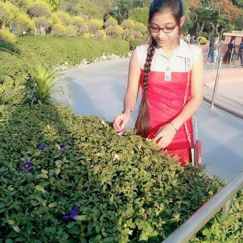 sakshirai550's tweet photo. @Gurmeetramrahim 
जिवें रखदा है चावां नाल सजा के  फुलां नू कोई माली साम्भ के,
सानूं रख्या बणा के गुलदस्ता तू मुखड़े ते लाली साम्भ के......❤️
ऐस तेरी फुलवारी ने.. 🌹💐
तेरे बिन रुल जाणा 🙏🏻
तैनूं मोड़ लयोंदी वे💕
बाबुल जे तूं मुड़ औंदा🌹💕 https://t.co/csRbxav3Ok