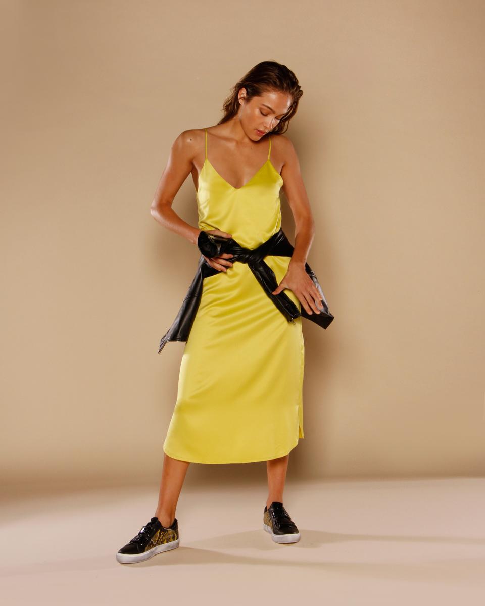 LIMA  💛 Vestido Vaini, campera de cuero Akira &amp; zapatillas Nila