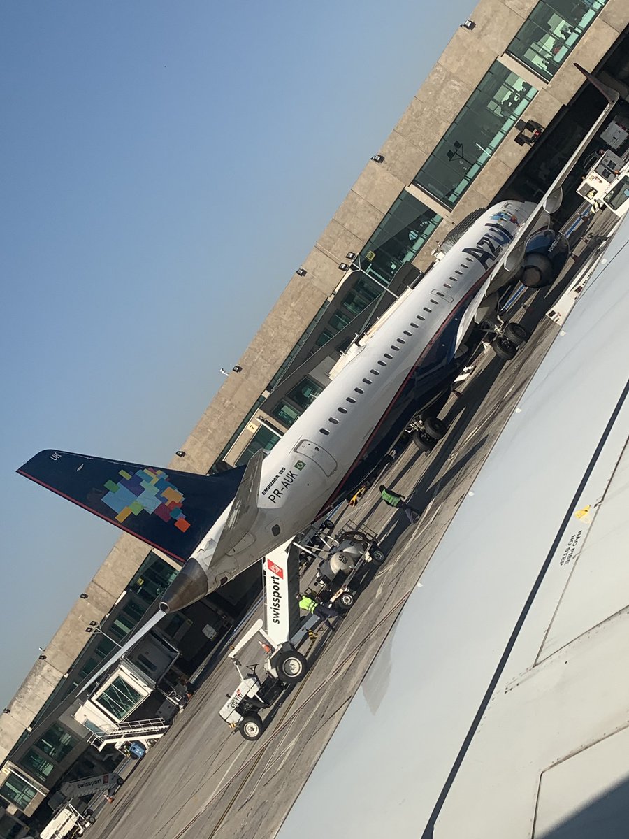 confraria2panas's tweet photo. Aeroporto de #Congonhas mais #Azul . #aeroportodecongonhas #aviacao #saopaulo #sp https://t.co/AP66iqF7dY