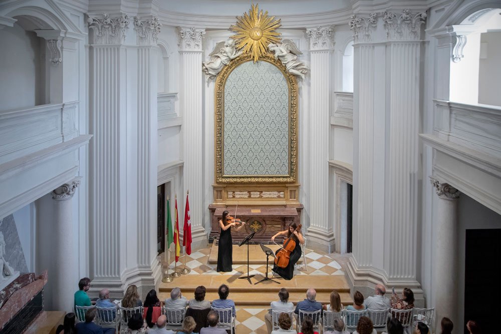 En esta temporada de <a href="/Bienveapalacio/">Bienvenidosapalacio!</a> volvemos a disfrutar de los palacios más bellos de Madrid a través de un ciclo de conciertos comisariado por <a href="/esthervilo/">Esther Viñuela</a>. Una manera diferente de acercarse a estos edificios y su historia.
bienvenidosapalacio2019.es
Os contamos más en este hilo👇