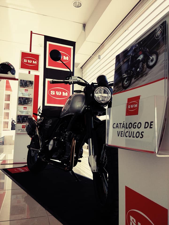 Lusomotos's tweet photo. Já nos visitaram esta semana? 🔝🔝🔝
#lusomotos #swmmotorcycles #swm #outlaw125 #granmilanooutlaw #peçaseacessóriosparamotos #outlaw #andardemoto #estilodevida #bomfimdesemana #fimdesemana https://t.co/WQ1Hw7msAu