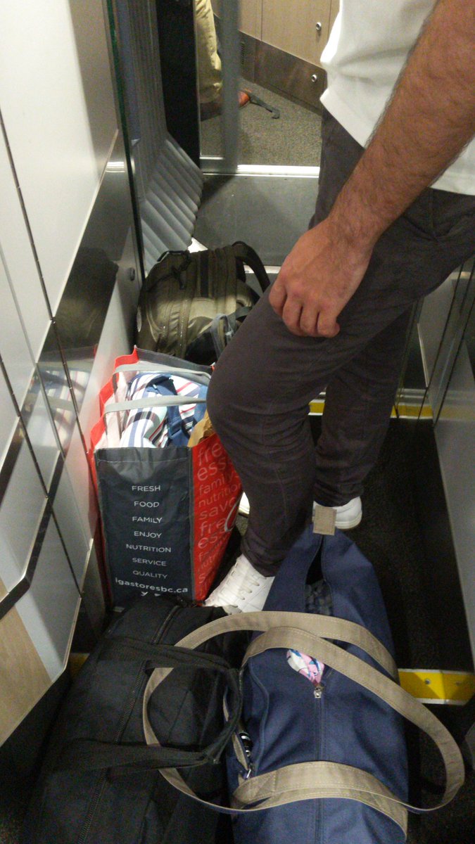 THitchen's tweet photo. @GWRHelp how is it acceptable to remove four carriages from a train from London to Penzance ? This is what our £140 ticket, with seat reservations, gets us. Not even a heads up - or offer to change trains. Unacceptable #greatwesternfailway https://t.co/mSF86BUAFj