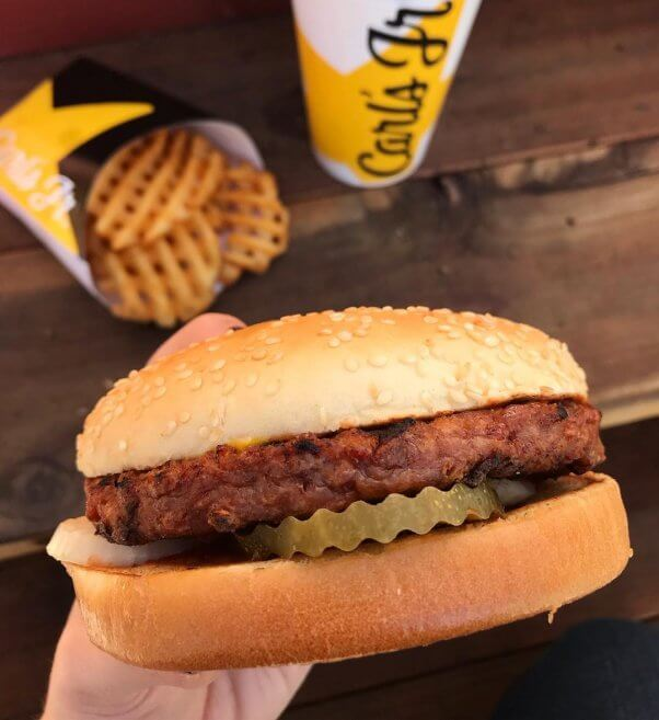 PETA_Latino's tweet photo. We ❤️ eating the @BeyondMeat #BeyondFamousStar at @CarlsJr &amp; can’t wait until we can get it in all @CarlsJrMex locations too 🙏🏽🔥 https://t.co/jSCh5x0Q8s