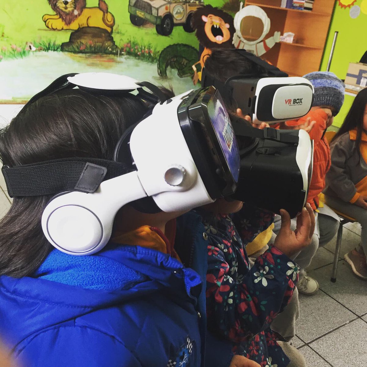 univrso_uls's tweet photo. 🚀Los pequeños de la Escuela de Lenguaje Cordillera conocen nuestra #appvr #univrso @userena @CampusDULS @CienciasULS
👉🏼descargala gratis desde #PlayStore 😁 https://t.co/2RO3QOOQpJ