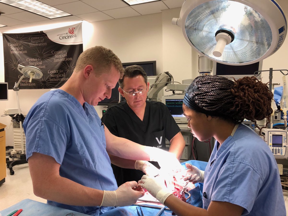 UCincySurg's tweet photo. 4th year med students spend the morning in surgical bootcamp with our clerkship staff - Drs Athota, Kuethe and Grimes. Great learning before application season.  ⁦@UCCOM_MedSci⁩ ⁦@AndyFilak⁩ https://t.co/s2w6HVgAFY
