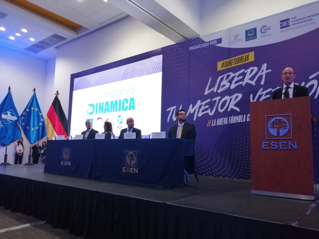 UEenElSalvador's tweet photo. "Nos alegra formar parte de actividades que incluyen al sector privado y a la academia," expresa el Jefe de Cooperación de la #UE, Pierre-Yves Baulain. #DareToBreak #CooperaciónUE https://t.co/soeEUALQXB