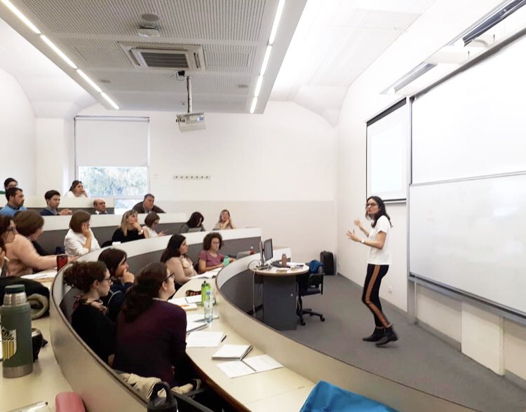 ArgxEdu's tweet photo. 👩🏻‍💻👨🏽‍💻 A clase llena en el tercer encuentro del Diploma en Periodismo y Educación que organizamos con @UTDiTella 

Muchas gracias @Maria_Lombardi1 y @narodowski por las clases de hoy ✅✅✅ https://t.co/4yzr8gCvK5
