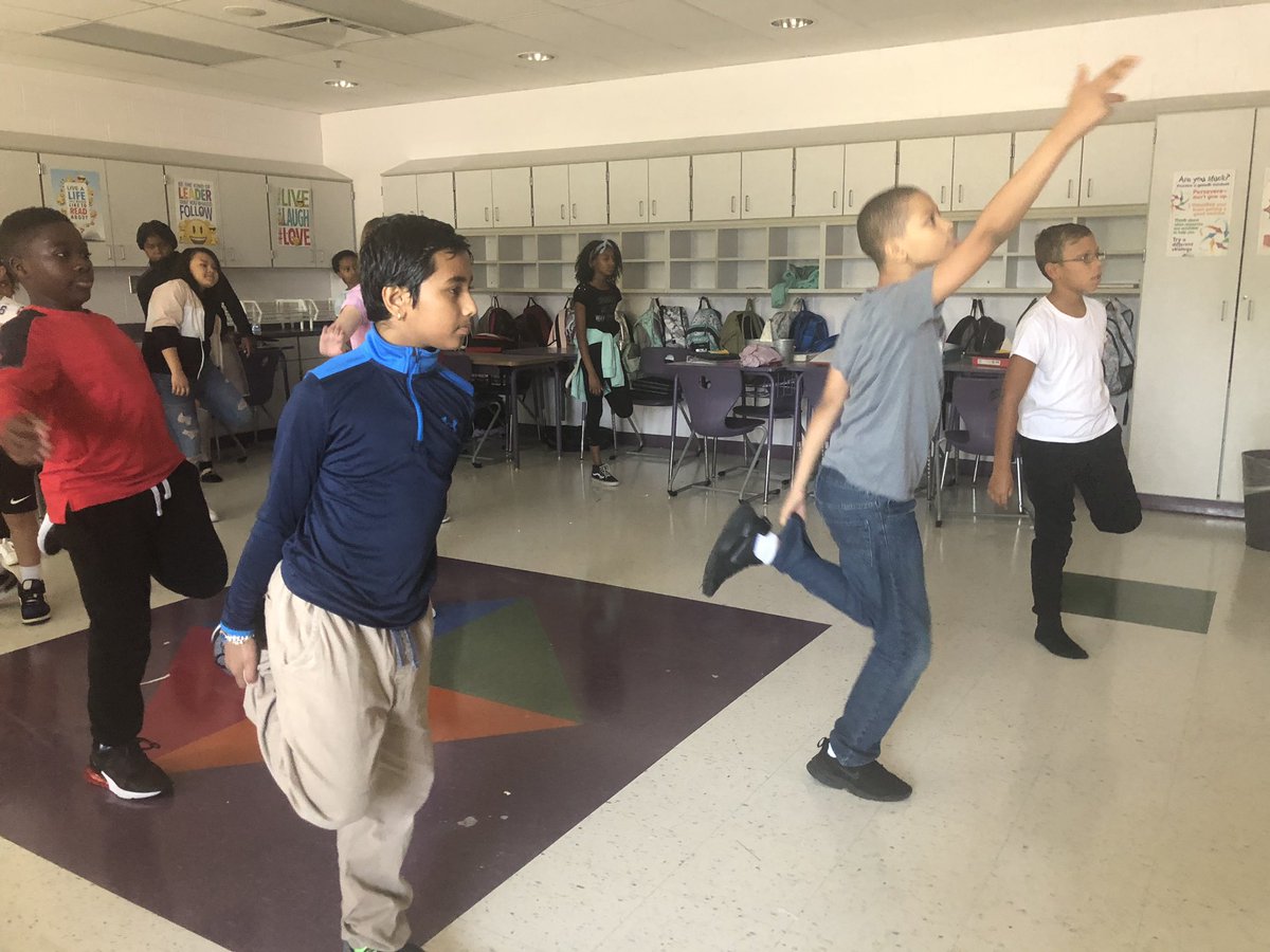 MrsSummers_wrms's tweet image. Friday fitness kickoff in Health and Wellness class!#reynmemories #wrmswolves