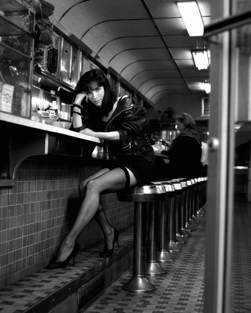 A great shot of Bebe Neuwirth by Timothy White starts off my  #diner thread 