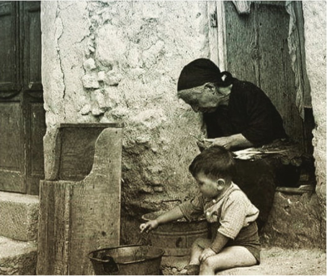 ClaudiaB7Paris's tweet photo. La miglior aula del mondo è ai
piedi di una persona anziana.
-Paulo Coelho-
Non è mai #troppoPrestoper
ascoltare https://t.co/PZyFj2PEjJ