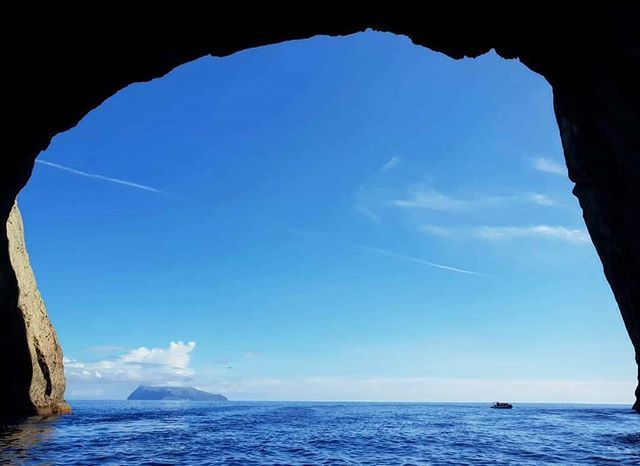 AzoresWhatElse's tweet image. Photo By @r_photography_lux -  #floresisland #flores #ilhadasflores #atlantik #atlanticocean #atlantique #cave #corvo #ilhadacorvo #azorenurlaub #azoresislands #azoren #visitazores #acores
.
#Repost #AzoresWhatElse #Azores #Açores #Portugal #View #Travel… instagram.com/p/B1ywWf5jgof/